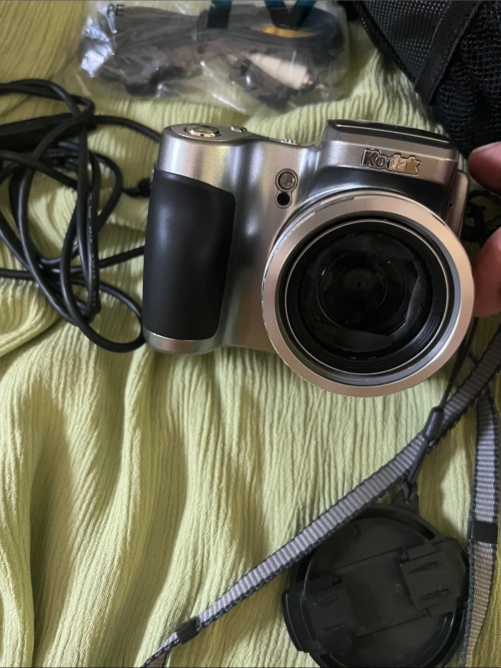 Kodak Silver Compact Digital Camera EasyShare Z740with Black Kodak Carrying Case
